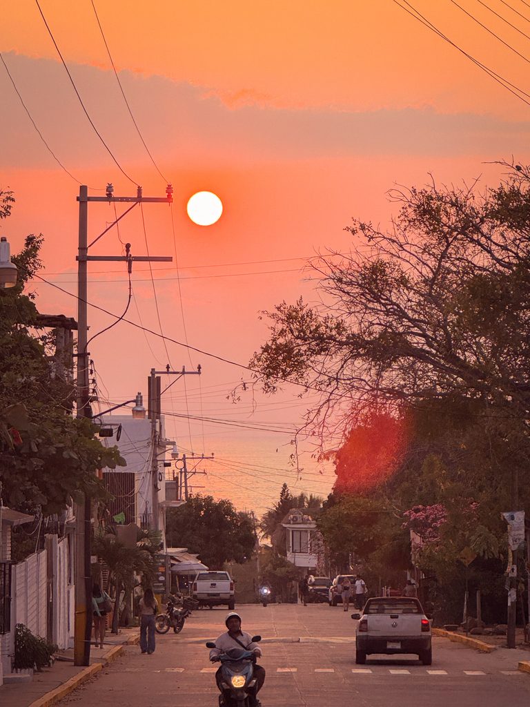 sunset image in puerto escondido